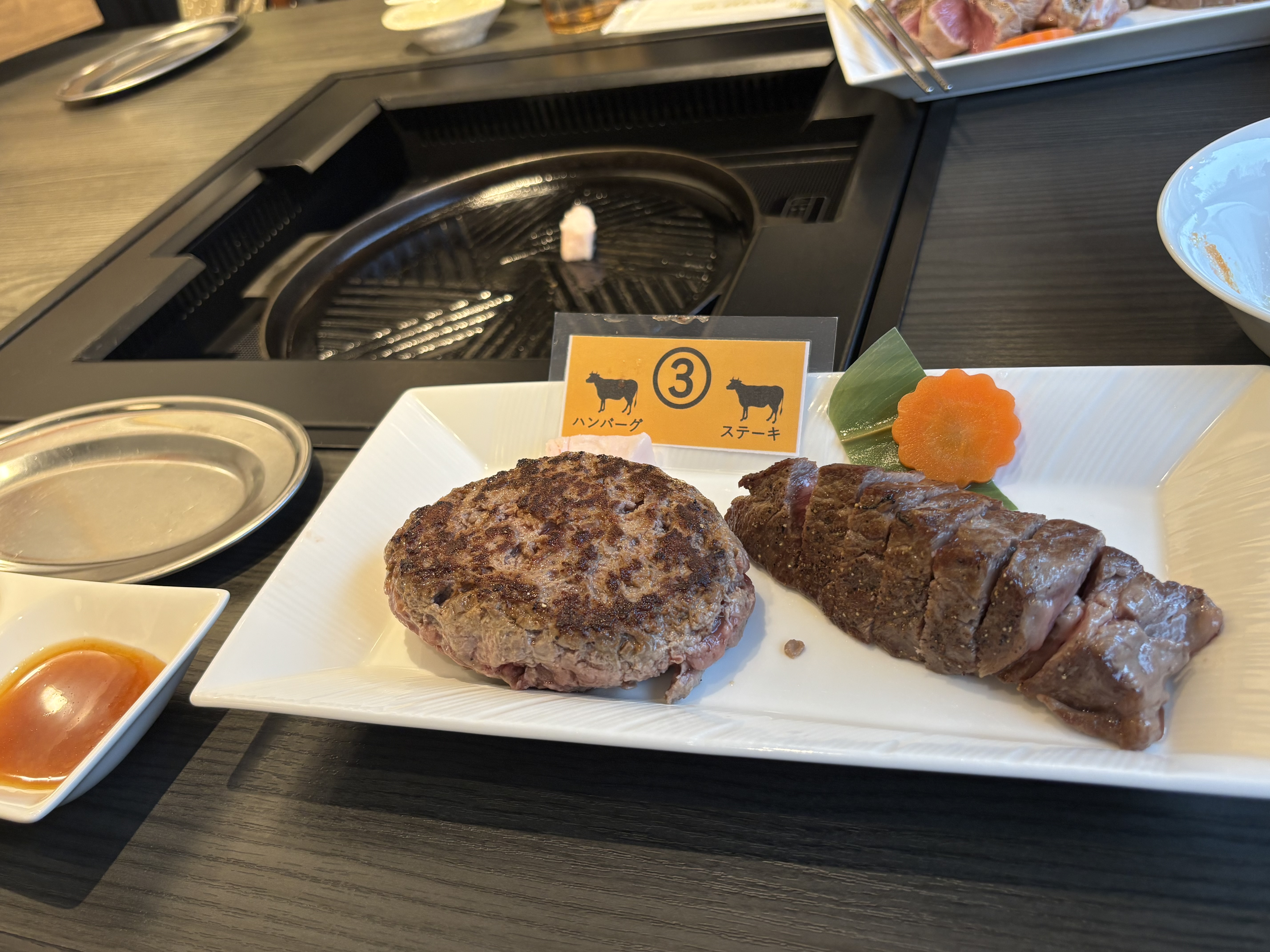 ハンバーグとステーキのランチ